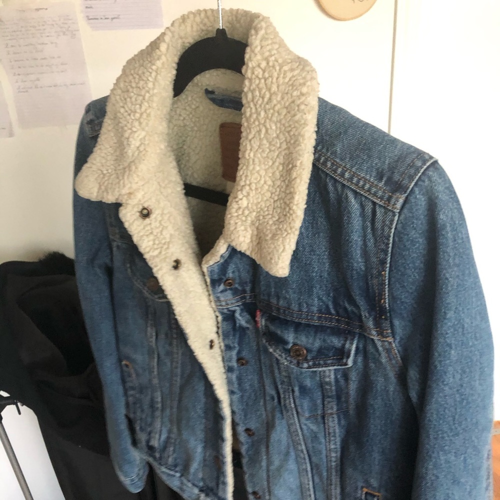 Size small Levi’s Jean Jacket - Picture 2 of 3